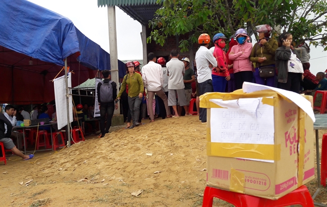Vụ gia đình 4 người treo cổ: ‘Hai đứa trẻ còn quá nhỏ, chưa hiểu chuyện gì’ Vu gia dinh 4 nguoi treo co: ‘Hai dua tre con qua nho, chua hieu chuyen gi’