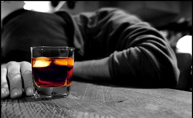 Tôi khuyên mẹ ly hôn ba khi đã vào tuổi xế chiều Toi khuyen me ly hon ba khi da vao tuoi xe chieu