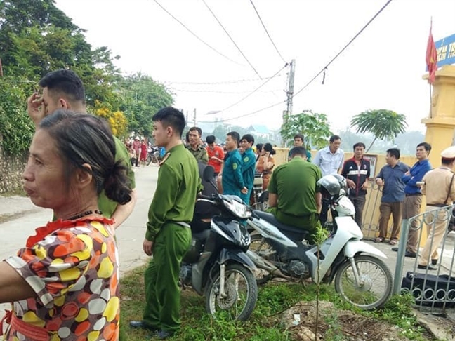 Nghịch tử giết mẹ ở Hòa Bình có tiền sử tâm thần, nhiều lần đập phá nhà cửa Nghich tu giet me o Hoa Binh co tien su tam than, nhieu lan dap pha nha cua