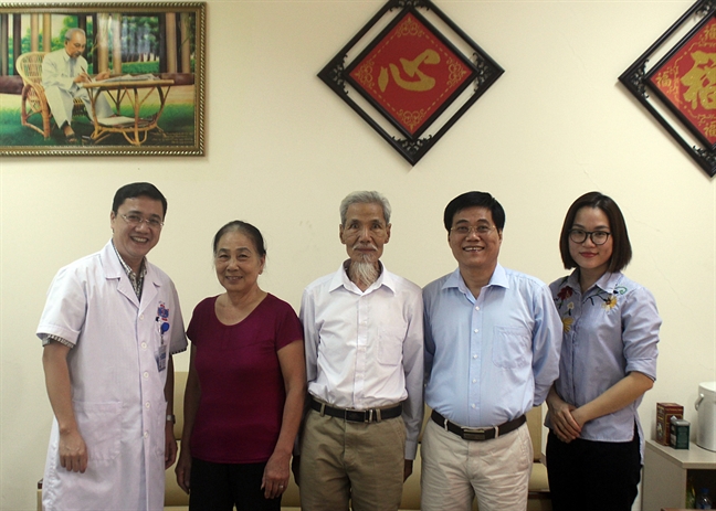 Cụ ông 77 tuổi vẫn sống khỏe dù bị ung thư cách nay 48 năm Cu ong 77 tuoi van song khoe du bi ung thu cach nay 48 nam