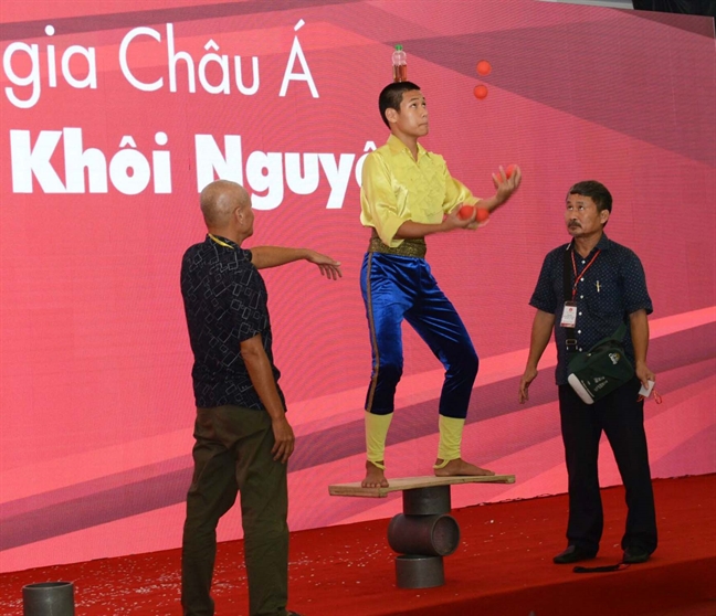 Người cha kiên cường viết lại số phận cho con trai tự kỷ Nguoi cha kien cuong viet lai so phan cho con trai tu ky