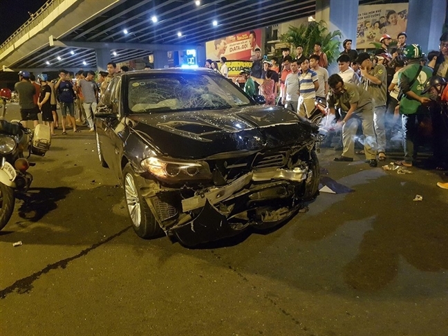 Bán xăng cho phụ nữ không phải là... tội ác Ban xang cho phu nu khong phai la... toi ac