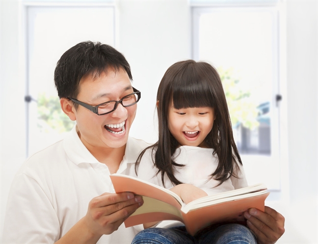 Muốn con thông minh hãy nuôi dưỡng cho con tình yêu đọc sách Muon con thong minh hay nuoi duong cho con tinh yeu doc sach