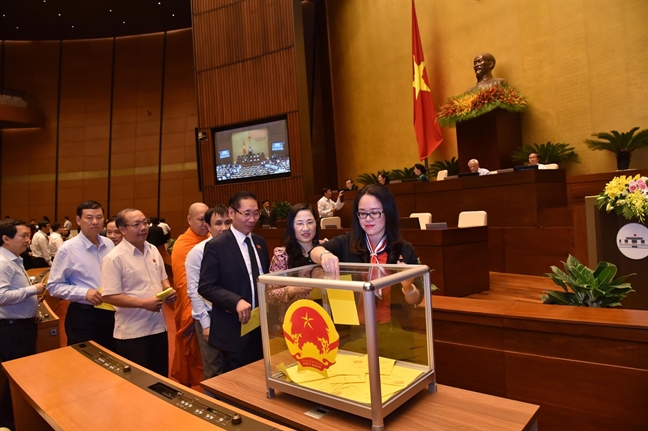 Quốc hội đã tiến hành lấy phiếu tín nhiệm 48 nhân sự bằng bỏ phiếu kín Quoc hoi da tien hanh lay phieu tin nhiem 48 nhan su bang bo phieu kin