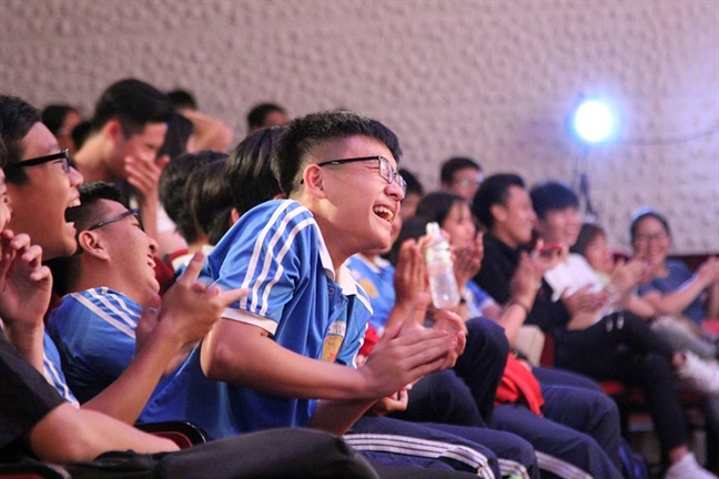 Học ngoại khóa ở sàn diễn Hoc ngoai khoa o san dien