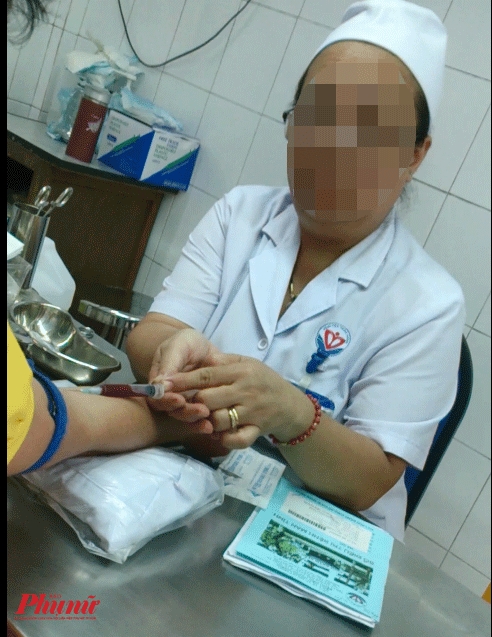 Ổ dịch từ… chính nhân viên y tế - Bài 1: Ai lấy găng tay của bệnh nhân? O dich tu… chinh nhan vien y te - Bai 1: Ai lay gang tay cua benh nhan?