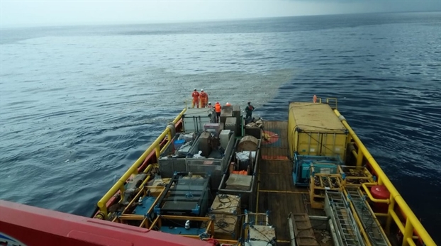 Rơi máy bay Indonesia: Mảnh vỡ đầy trên biển, không có dấu hiệu người sống sót Roi may bay Indonesia: Manh vo day tren bien, khong co dau hieu nguoi song sot