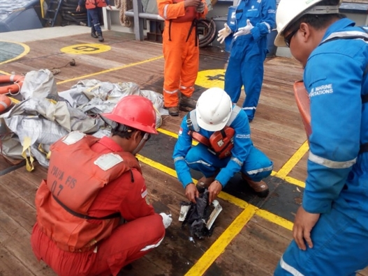 Rơi máy bay Indonesia: Mảnh vỡ đầy trên biển, không có dấu hiệu người sống sót Roi may bay Indonesia: Manh vo day tren bien, khong co dau hieu nguoi song sot