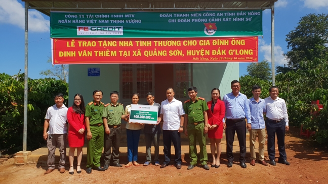 FE CREDIT trao tặng nhà tình thương, đồng hành cùng người dân nghèo tại tỉnh Đắk Nông FE CREDIT trao tang nha tinh thuong, dong hanh cung nguoi dan ngheo tai tinh Dak Nong