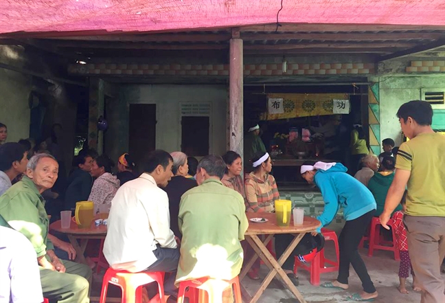 Vụ hai mẹ con treo cổ chết: Day dứt vì lỡ làm con ngã vào nồi nước sôi? Vu hai me con treo co chet: Day dut vi lo lam con nga vao noi nuoc soi?