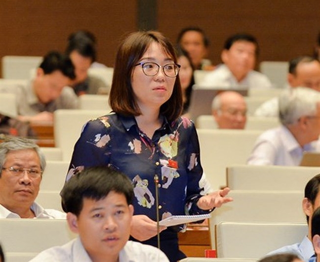 Quy định sinh viên bán dâm 4 lần bị đuổi học: ĐBQH cho rằng Bộ trưởng Phùng Xuân Nhạ 'đá bóng trách nhiệm' Quy dinh sinh vien ban dam 4 lan bi duoi hoc: DBQH cho rang Bo truong Phung Xuan Nha 'da bong trach nhiem'
