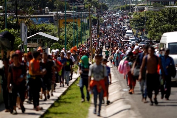 Tổng thống Trump sẽ điều 15.000 binh sĩ tới biên giới đối phó người di cư Tong thong Trump se dieu 15.000 binh si toi bien gioi doi pho nguoi di cu