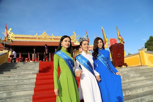 Phương Khánh: Hành trình từ Á hậu Biển đến đăng quang ‘Hoa hậu Trái đất 2018’ Phuong Khanh: Hanh trinh tu A hau Bien den dang quang ‘Hoa hau Trai dat 2018’