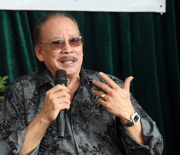 Diễn viên Trần Quang: 'Làm nghệ thuật, phải hy sinh nhiều lắm' Dien vien Tran Quang: 'Lam nghe thuat, phai hy sinh nhieu lam'