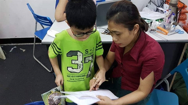 Bị chồng hành hạ, đuổi khỏi nhà, vẫn cho con đi chữa tự kỷ Bi chong hanh ha, duoi khoi nha, van cho con di chua tu ky
