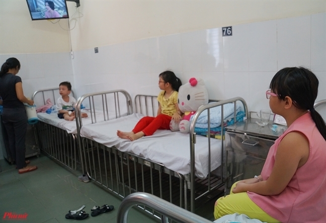 Nỗi lo ngộ độc hàng loạt vì khuẩn tụ cầu Noi lo ngo doc hang loat vi khuan tu cau