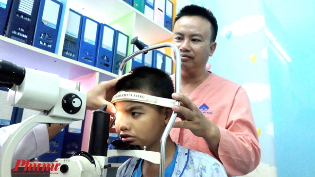 Bệnh viện Mắt TP.HCM bỏ sót nhiều quy trình mổ mắt Benh vien Mat TP.HCM bo sot nhieu quy trinh mo mat