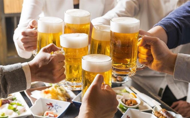 Luật hóa cấm cán bộ, công chức uống rượu bia trong giờ nghỉ trưa Luat hoa cam can bo, cong chuc uong ruou bia trong gio nghi trua