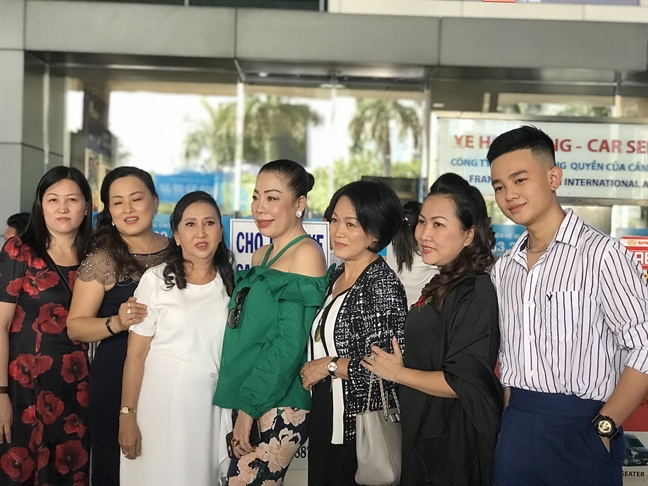 Mẹ Hoa hậu Phương Khánh: ‘Ở tuổi này, tôi còn phải học ở Khánh' Me Hoa hau Phuong Khanh: ‘O tuoi nay, toi con phai hoc o Khanh'