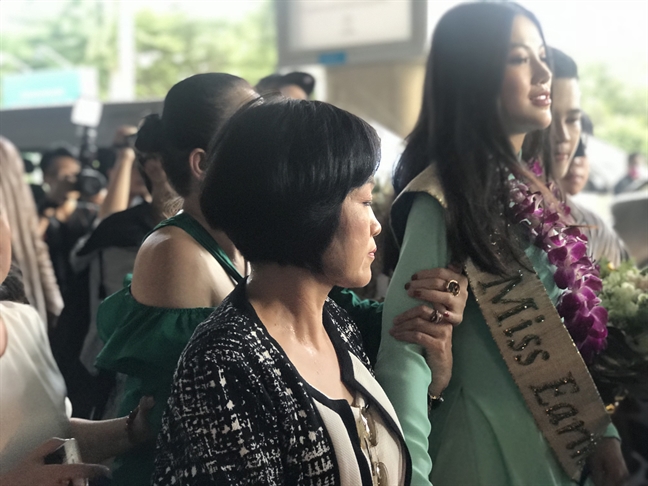 Mẹ Hoa hậu Phương Khánh: ‘Ở tuổi này, tôi còn phải học ở Khánh' Me Hoa hau Phuong Khanh: ‘O tuoi nay, toi con phai hoc o Khanh'