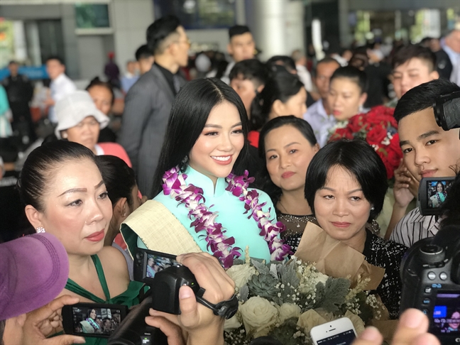Mẹ Hoa hậu Phương Khánh: ‘Ở tuổi này, tôi còn phải học ở Khánh' Me Hoa hau Phuong Khanh: ‘O tuoi nay, toi con phai hoc o Khanh'