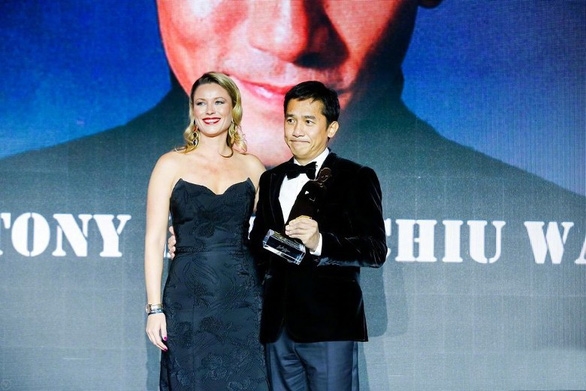 Vợ và bạn bè mừng Lương Triều Vỹ là ngôi sao châu Á đầu tiên nhận giải thưởng Chaplin Vo va ban be mung Luong Trieu Vy la ngoi sao chau A dau tien nhan giai thuong Chaplin