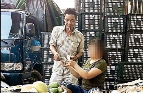 Chủ nhiệm Ủy ban Tư pháp Quốc hội Lê Thị Nga: Bảo kê chợ đầu mối công khai nhưng không phát hiện, xử lý kịp thời Chu nhiem Uy ban Tu phap Quoc hoi Le Thi Nga: Bao ke cho dau moi cong khai nhung khong phat hien, xu ly kip thoi