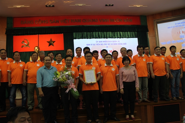 Ra mắt 3 CLB Nam giới tiên phong thúc đẩy bình đẳng giới đầu tiên tại TP.HCM Ra mat 3 CLB Nam gioi tien phong thuc day binh dang gioi dau tien tai TP.HCM