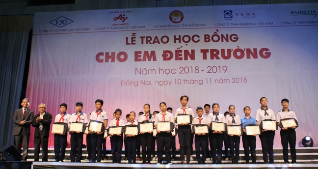 Quỹ học bổng ‘Cho em đến trường’ sát cánh cùng học sinh vượt khó Đồng Nai Quy hoc bong ‘Cho em den truong’ sat canh cung hoc sinh vuot kho Dong Nai