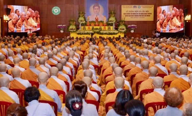 Hơn 1.000 tăng ni, Phật tử cầu siêu cho nạn nhân tử vong do tai nạn giao thông Hon 1.000 tang ni, Phat tu cau sieu cho nan nhan tu vong do tai nan giao thong