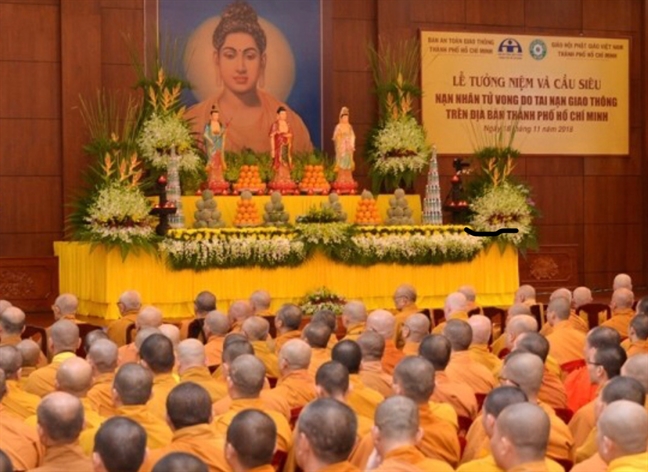 Hơn 1.000 tăng ni, Phật tử cầu siêu cho nạn nhân tử vong do tai nạn giao thông Hon 1.000 tang ni, Phat tu cau sieu cho nan nhan tu vong do tai nan giao thong