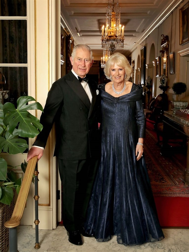 Mối tình thăng trầm qua 5 thập kỷ của Thái tử Charles và Camilla Moi tinh thang tram qua 5 thap ky cua Thai tu Charles va Camilla
