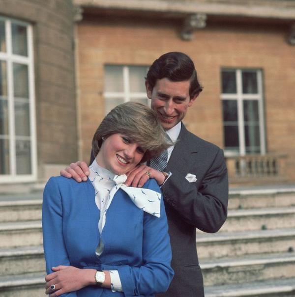 Mối tình thăng trầm qua 5 thập kỷ của Thái tử Charles và Camilla Moi tinh thang tram qua 5 thap ky cua Thai tu Charles va Camilla