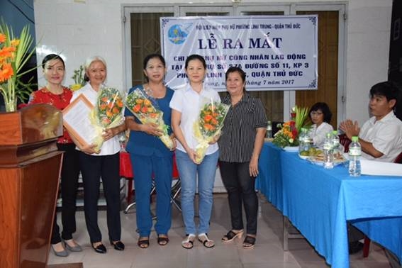 Người mẹ thứ hai của nữ công nhân xa quê Nguoi me thu hai cua nu cong nhan xa que
