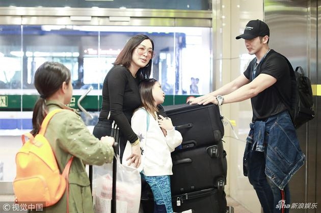 Mỹ nhân gốc Việt Chung Lệ Đề bị con gái phản đối mang thai lần 4 với chồng trẻ My nhan goc Viet Chung Le De bi con gai phan doi mang thai lan 4 voi chong tre