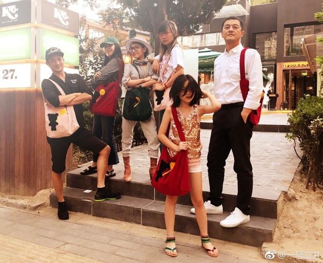 Lý Á Bằng chật vật cảnh 'gà trống nuôi con' Ly A Bang chat vat canh 'ga trong nuoi con'