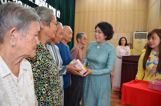 Lãnh đạo TP.HCM dâng hương, dự lễ kỷ niệm 78 năm Ngày Khởi nghĩa Nam kỳ Lanh dao TP.HCM dang huong, du le ky niem 78 nam Ngay Khoi nghia Nam ky