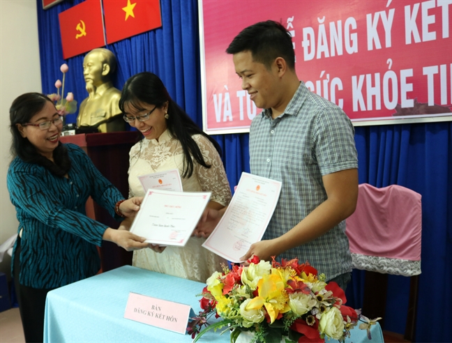 Quận 2: Tổ chức lễ đăng ký kết hôn cho các bạn trẻ Quan 2: To chuc le dang ky ket hon cho cac ban tre