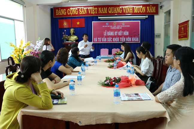 Quận 2: Tổ chức lễ đăng ký kết hôn cho các bạn trẻ Quan 2: To chuc le dang ky ket hon cho cac ban tre