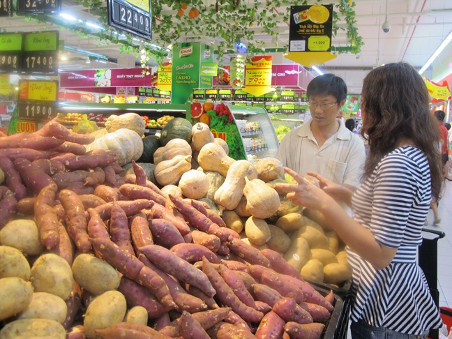 Hàng hóa vẫn dồi dào, sức mua giảm mạnh do ảnh hưởng bão Hang hoa van doi dao, suc mua giam manh do anh huong bao