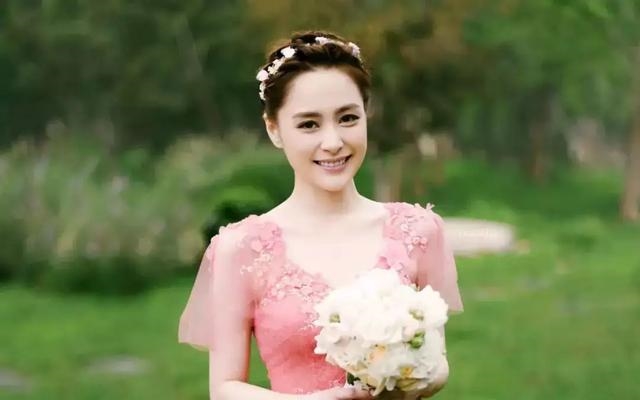 Chung Hân Đồng giảm hơn 6kg để làm cô dâu Chung Han Dong giam hon 6kg de lam co dau