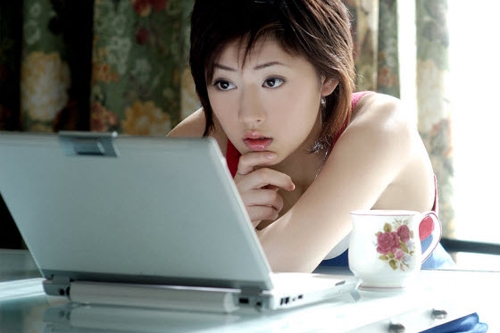 Nhà chồng âm thầm theo dõi tôi trên facebook Nha chong am tham theo doi toi tren facebook