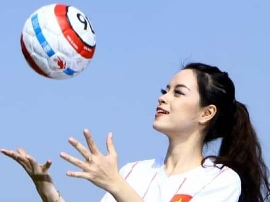 Chiều lòng một người vợ mê bóng đá Chieu long mot nguoi vo me bong da