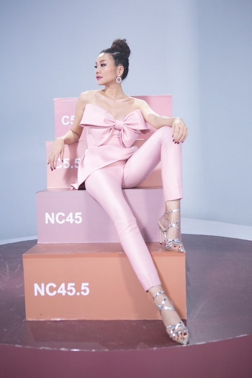 So kè phong cách thời trang của 3 HLV 'The Face 2018' So ke phong cach thoi trang cua 3 HLV 'The Face 2018'