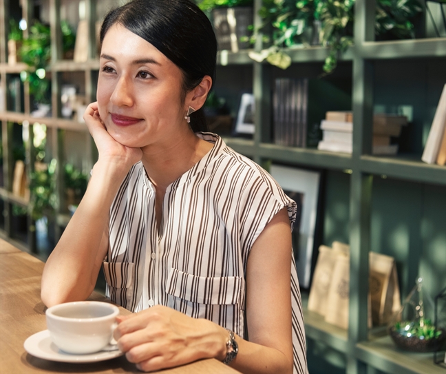 Giữa đỉnh cao sự nghiệp, người phụ nữ quyết định từ bỏ để về nhà… giữ chồng Giua dinh cao su nghiep, nguoi phu nu quyet dinh tu bo de ve nha… giu chong