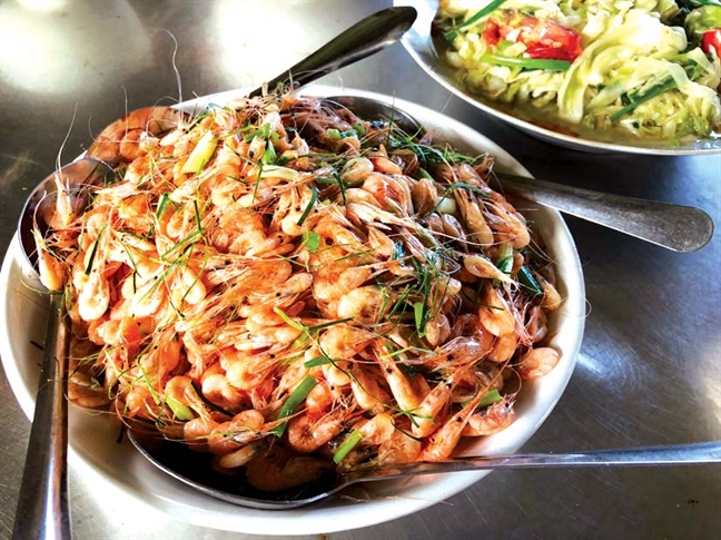 Ngủ giữa thảo nguyên bát ngát Ngu giua thao nguyen bat ngat