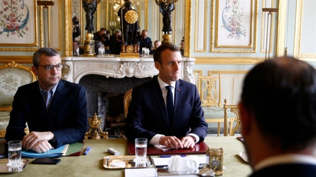 Pháp hoãn tăng giá nhiên liệu để đối phó với làn sóng bạo loạn ở Paris Phap hoan tang gia nhien lieu de doi pho voi lan song bao loan o Paris