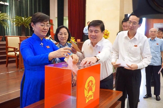 Chủ tịch HĐND Nguyễn Thị Quyết Tâm: Đại biểu khách quan với lá phiếu của mình Chu tich HDND Nguyen Thi Quyet Tam: Dai bieu khach quan voi la phieu cua minh