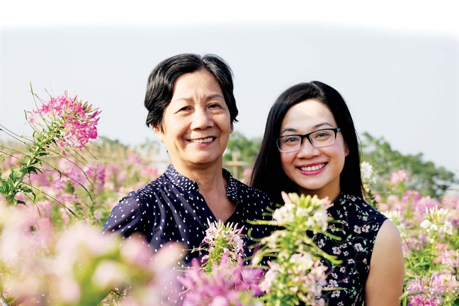 Để con ở nhà đi chơi riêng với má De con o nha di choi rieng voi ma