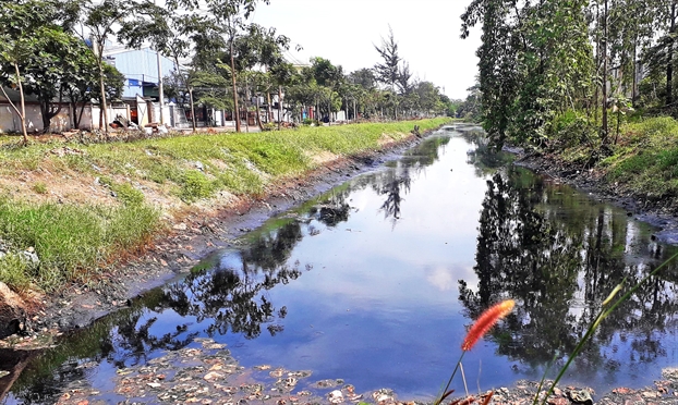 Tốn cả núi tiền, vẫn hoàn ô nhiễm - Bài 3: Trạm quan trắc môi trường cũng bị 'bịt mắt' Ton ca nui tien, van hoan o nhiem - Bai 3: Tram quan trac moi truong cung bi 'bit mat'